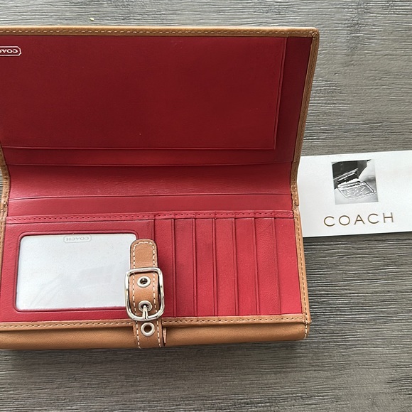Brand new Coach Wallett - Picture 2 of 2